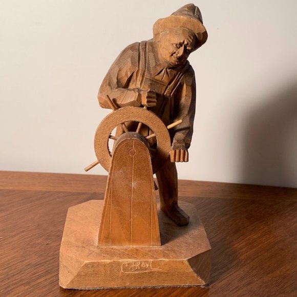 Quebec Caron carved wood carving, Man at ships wheel. 8" - Picture 1 of 7